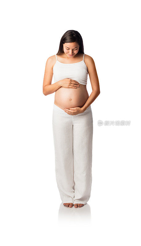 拉丁孕妇抱着肚子站着