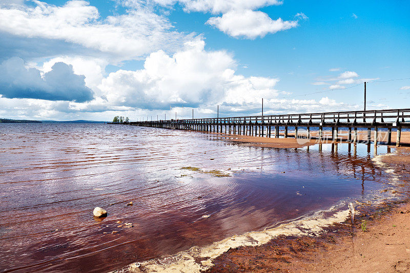 瑞典达拉那县，Siljan湖上的Langbryggan码头和美丽的云景Rättvik