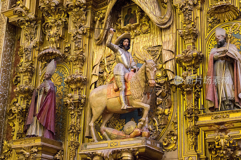 西班牙格拉纳达大教堂中圣詹姆斯大帝的骑马雕像