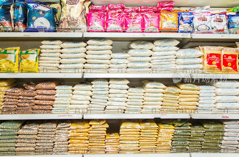 印度班加罗尔超市的货架
