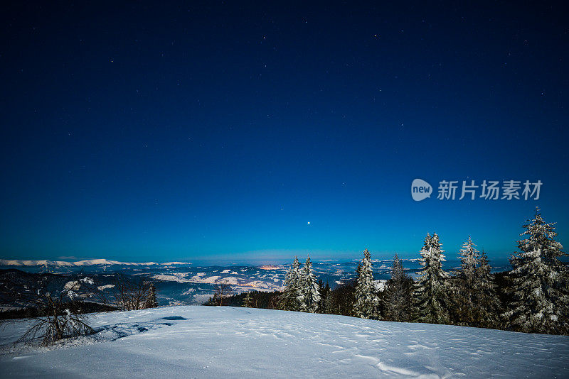 雪山里的夜星