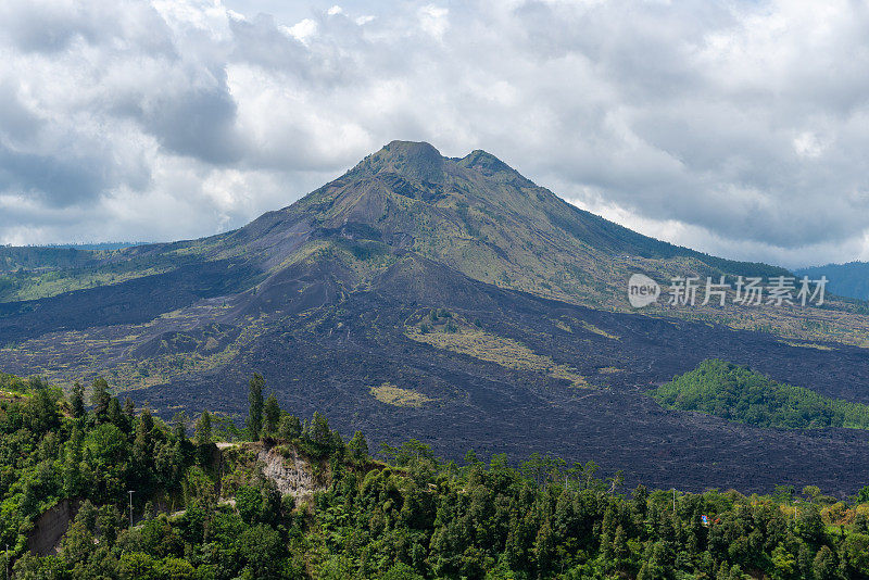 巴图尔山