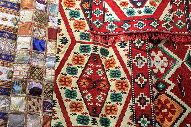 传统地毯出售，大巴扎，土耳其伊斯坦布尔