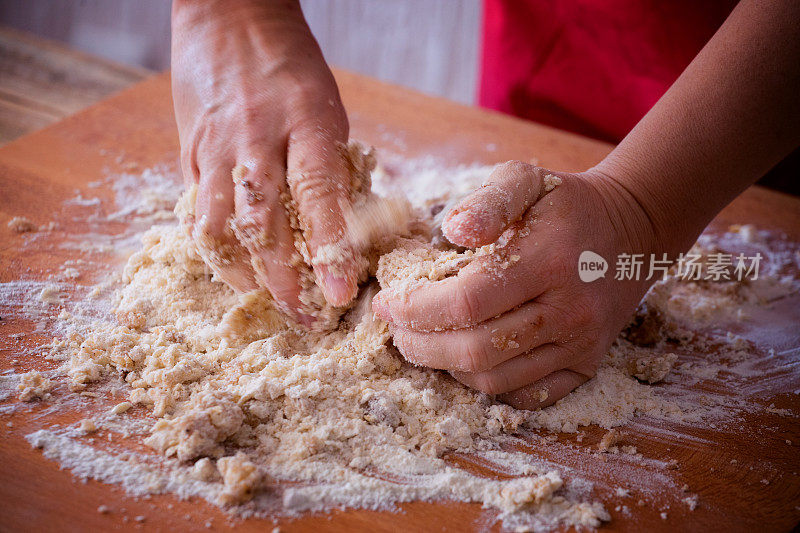 姜饼制作-揉面