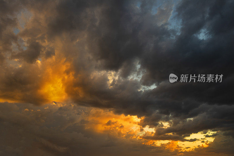 雷暴云季风戏剧性的天空