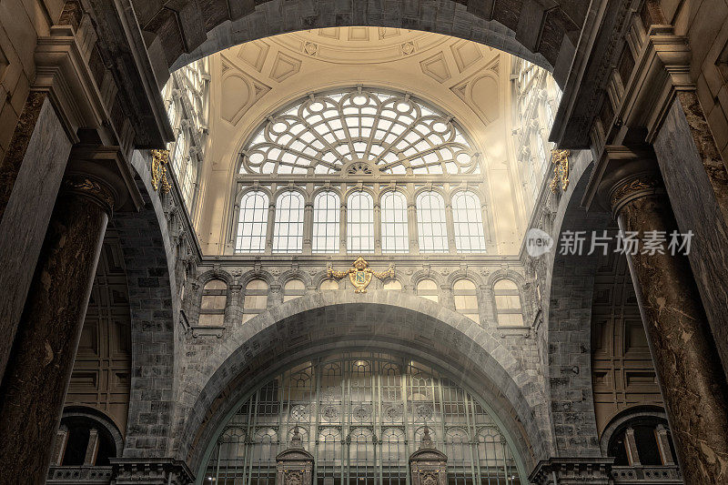 装饰艺术风格的安特卫普中央车站主厅