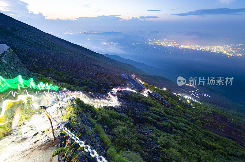 从富士山第七阶段的“东洋kan”山旅馆看到的景色