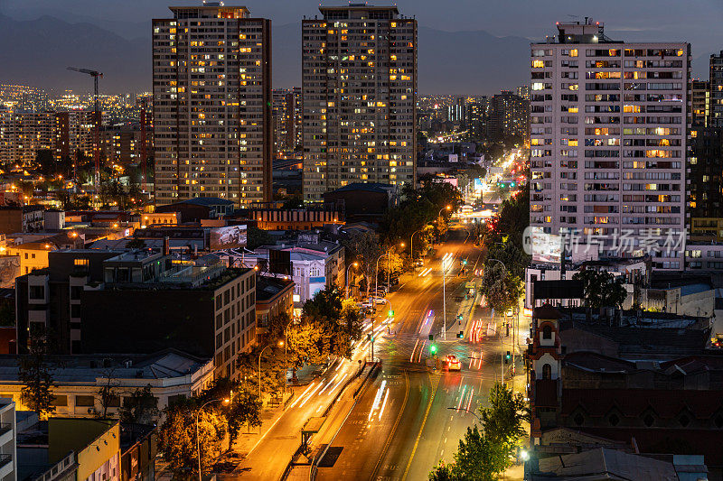 Vicuña麦肯纳大道在圣地亚哥德智利市中心