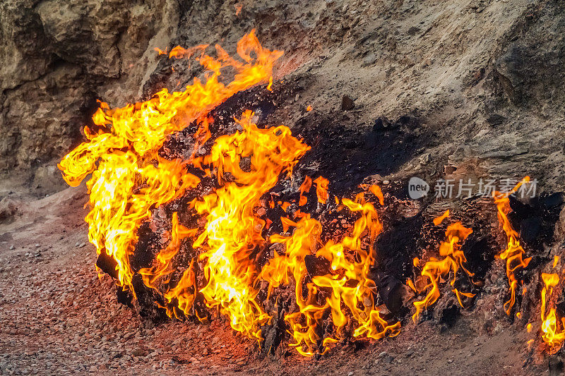 阿塞拜疆巴库附近的亚纳尔达格天然气火灾