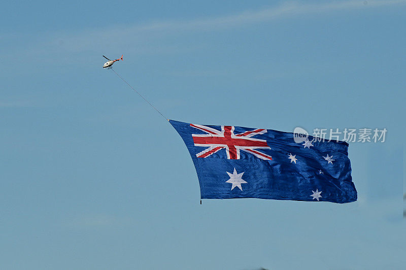 澳大利亚的国旗在天空中飘扬