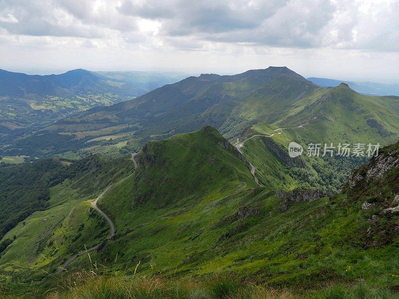 法国康塔尔山脉的火山景观