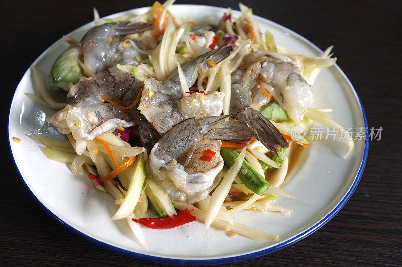 泰式青木瓜沙拉配生虾或泰式嫩虾