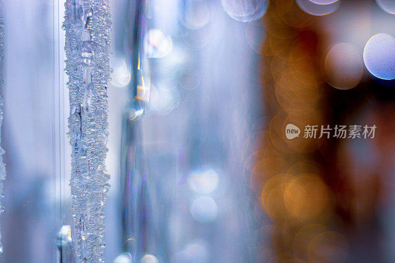 闪亮的背景碎片的水晶和玻璃冰柱