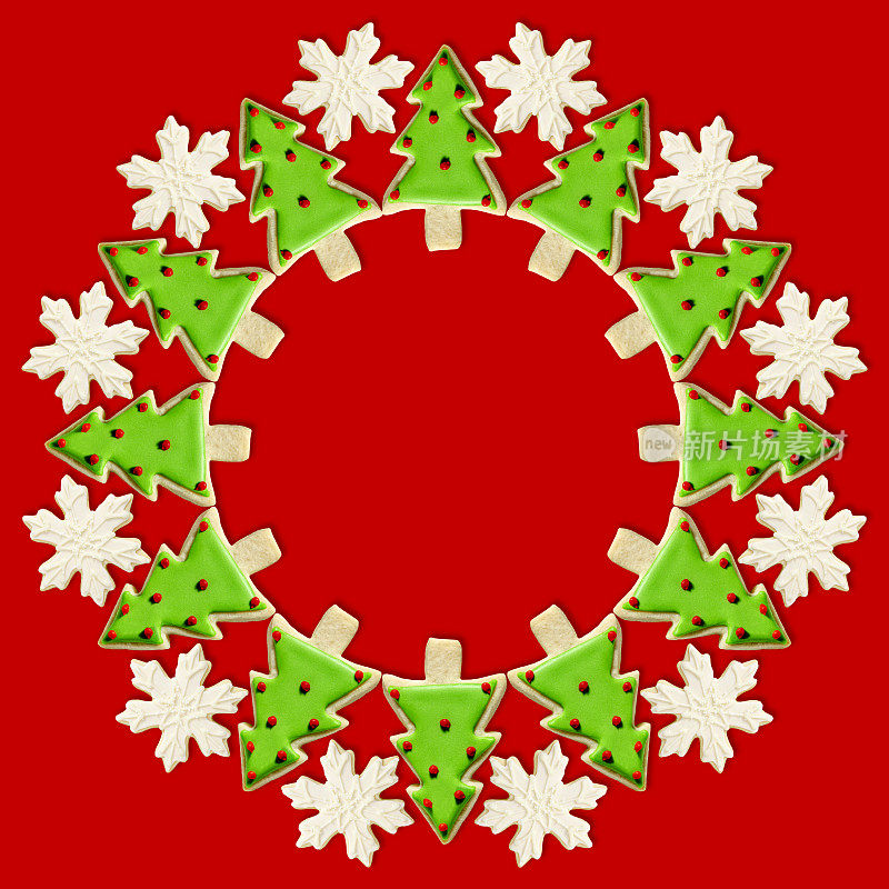 圣诞树和雪花:用节日装饰用的冰圣诞饼干制作的圣诞花环