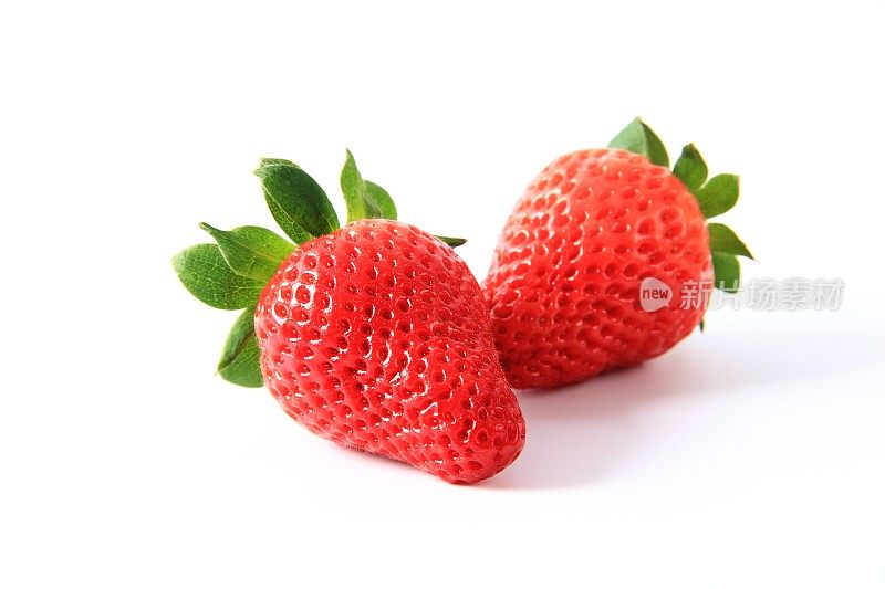 白色背景上的草莓