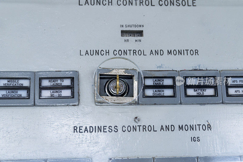 导弹发射键和控制面板