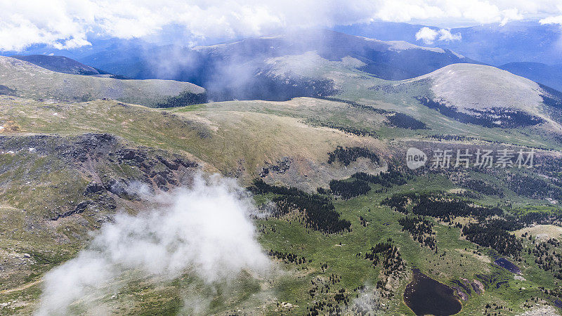 从科罗拉多埃文斯山鸟瞰风景