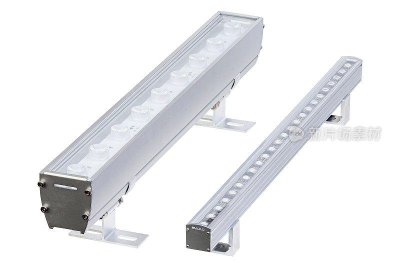 两套铝LED泛光条，用于节能工业或装饰闪电隔离在白色背景