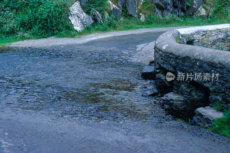 老底片扫描，山涧，通过道路，斯莱黑德，县克里，爱尔兰