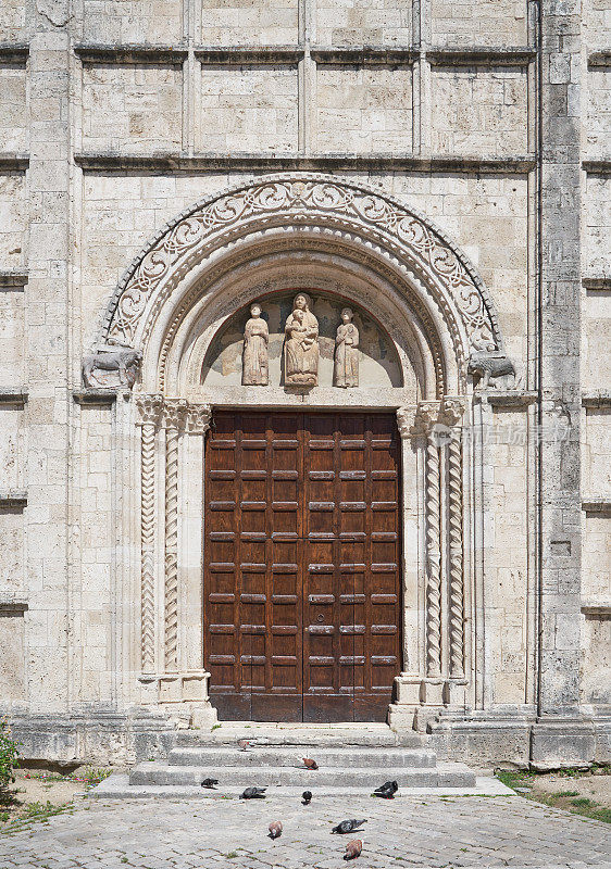 圣文森特和阿纳斯塔修斯带着释然进入教堂。意大利的阿斯科利皮塞诺市场