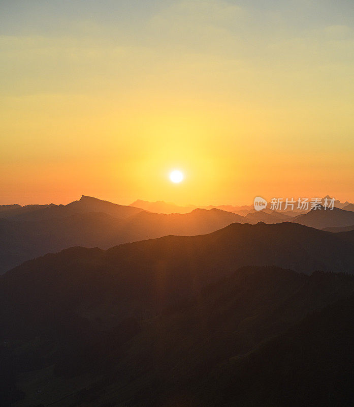 山上日出的美景