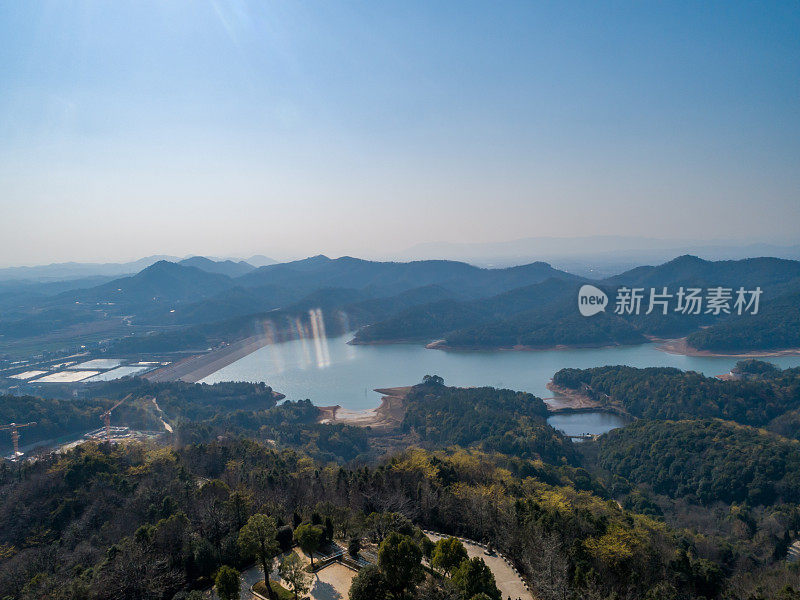 山上水库风景的航拍