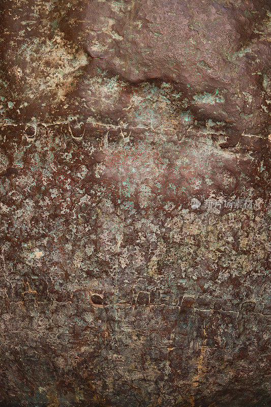 全画幅图像风化，生锈，铜片表面，绿松石蓝色，金属壁纸背景，重点在前景，复制空间