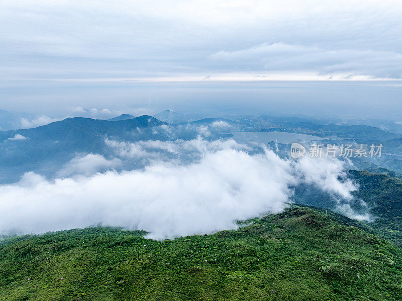 山区风电场云和雾的航空摄影