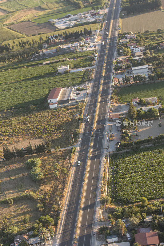 去穆格拉土耳其的米拉斯博德鲁姆的双车道路