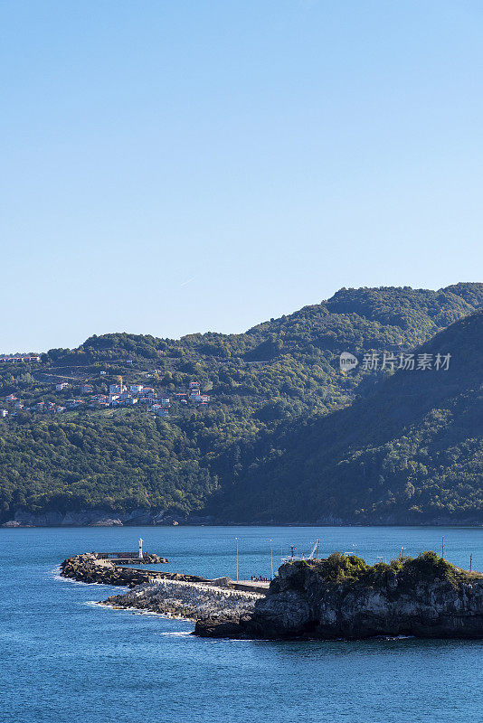 阿马拉是土耳其卡拉布克的一个旅游小镇，有防波堤