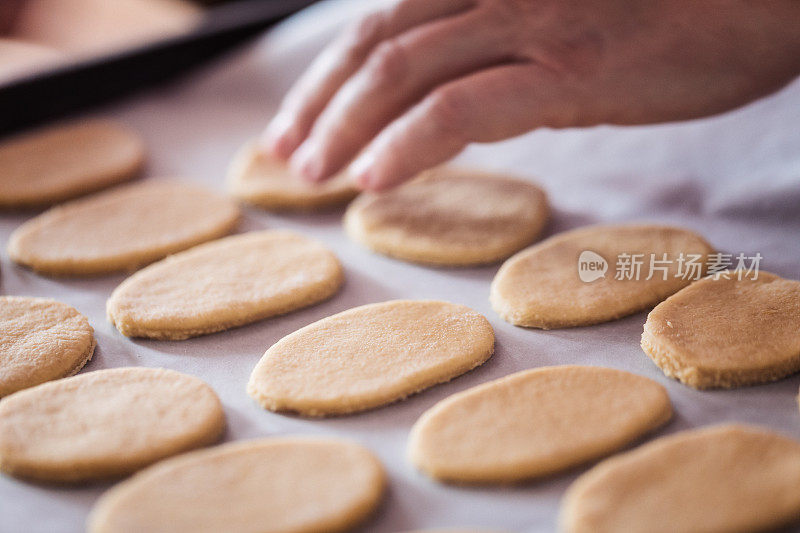 伊斯特兔子饼干准备