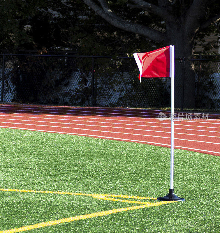 在足球比赛中用来标记边线的红旗