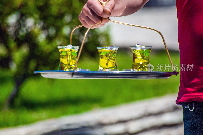 来自土耳其卡拉布克的传统藏红花茶