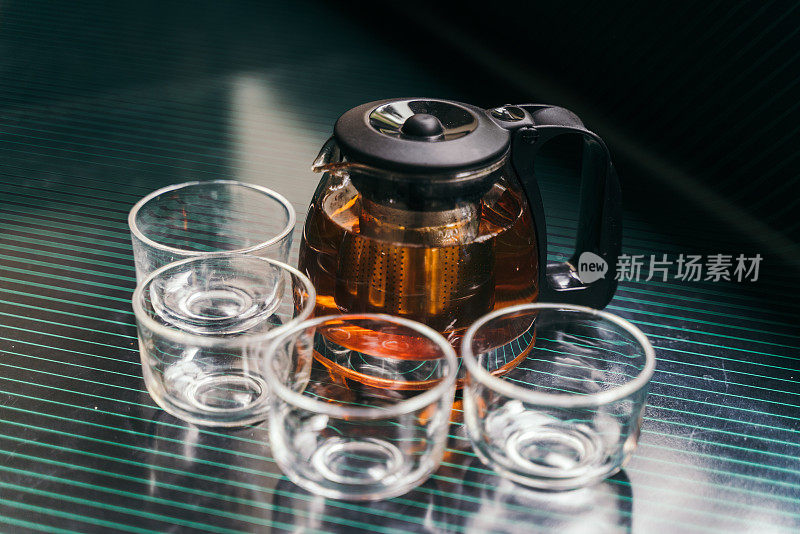 玻璃开花茶茶壶和绿茶杯