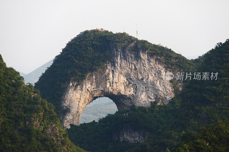 月亮山