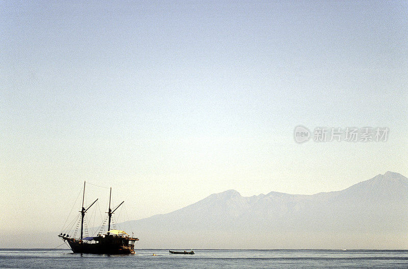 印度尼西亚，西努萨东南部，龙目岛，船。