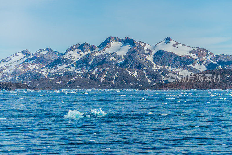 格陵兰海岸与冰山