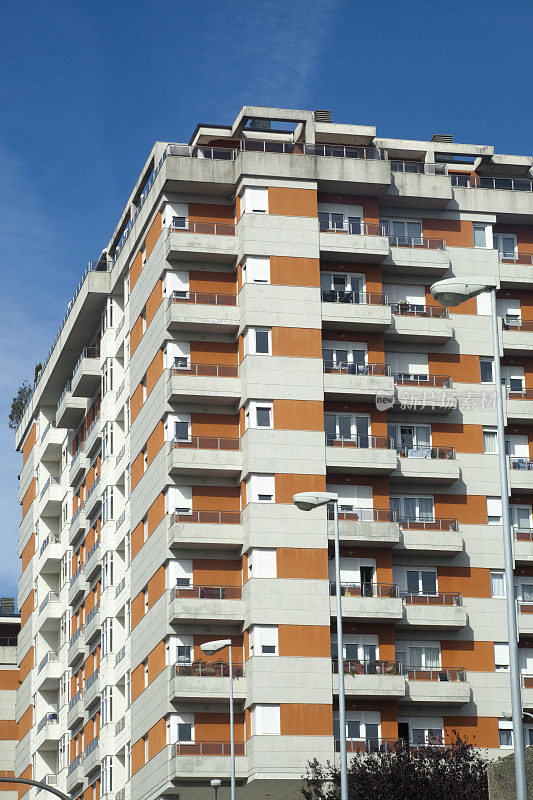 现代住宅建筑立面街景。