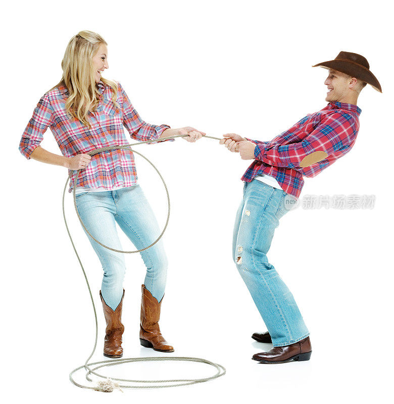 牛仔和女牛仔在玩绳子