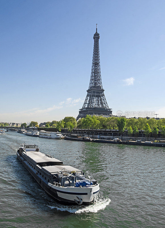 埃菲尔铁塔和巴黎驳船