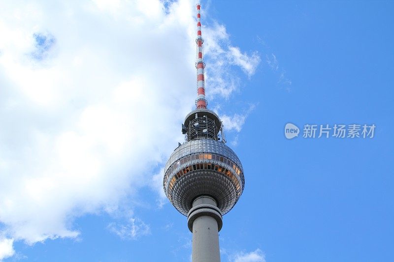 柏林电视塔与天空对抗