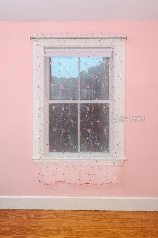 粉红色房间的窗户