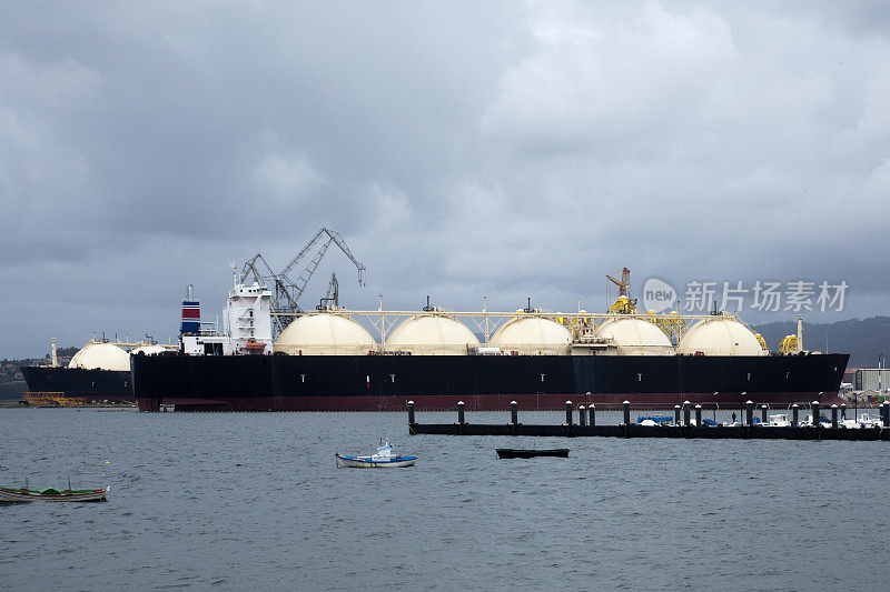 液化天然气运输船，利亚德费罗尔，加利西亚，西班牙。