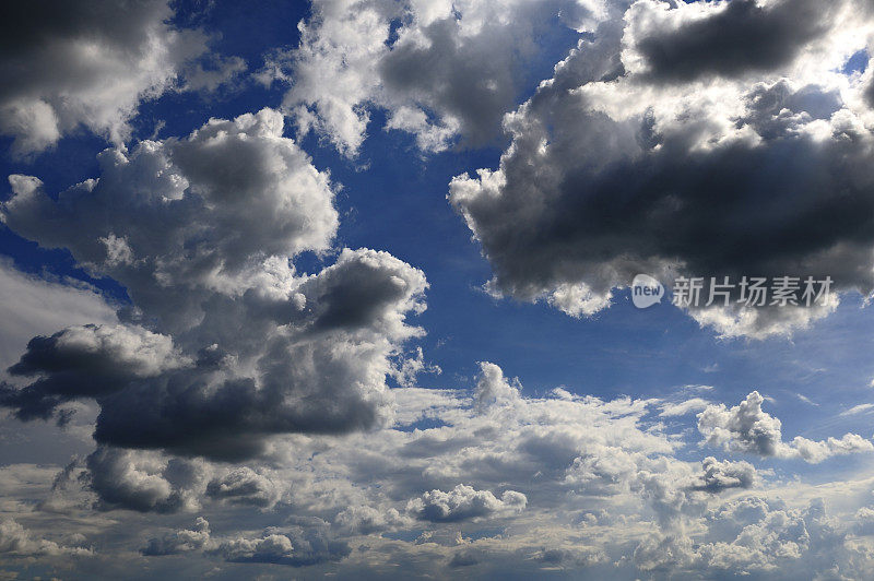 戏剧性的夏天Cloudscape