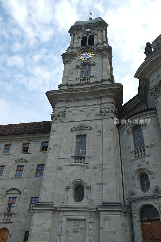 艾因西登修道院的一座钟楼