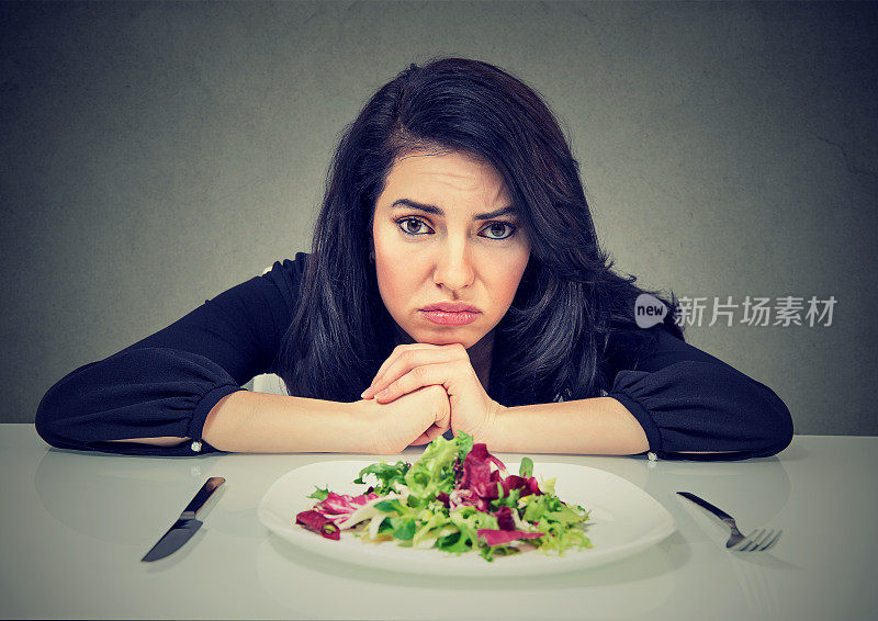 饮食习惯的变化。女人讨厌吃素