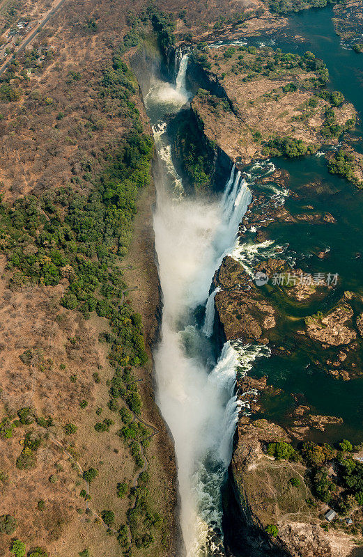 干旱时津巴布韦的维多利亚瀑布