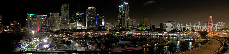 迈阿密海湾的夜景