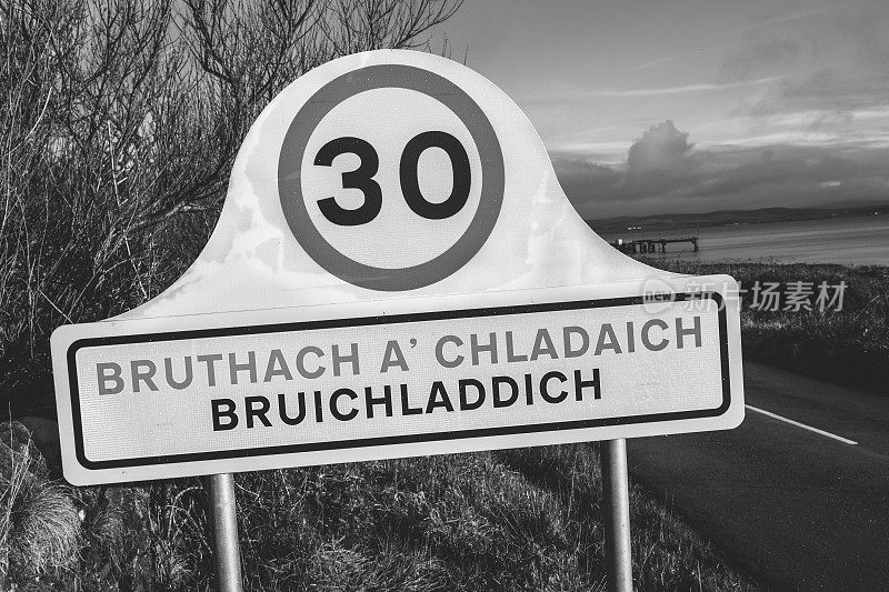 苏格兰艾莱的Bruachladdich村路标