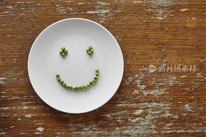 快乐的笑脸从豌豆里出来